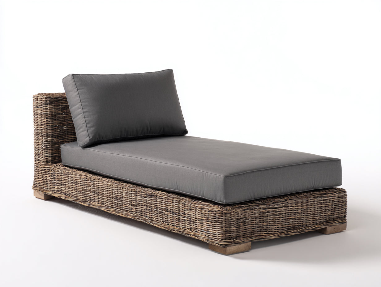 Sonnenliege mit breiter Polsterauflage - Polyrattan und Stoff - 205 x 85 x 78 cm - Braun und Dunkelgrau - Niedrige Gartenliege im Loungedesign